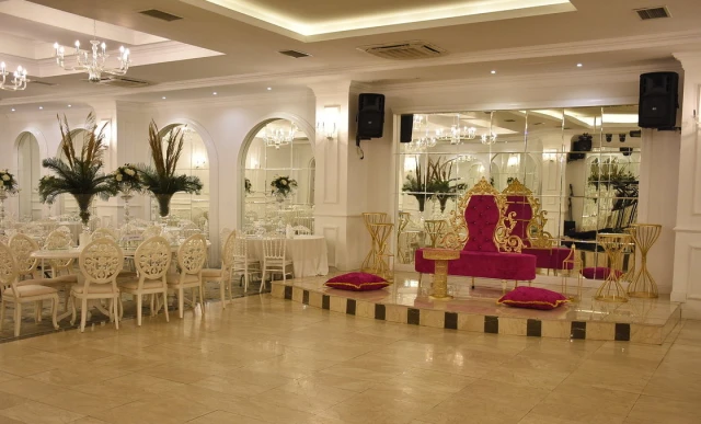Gold Salon