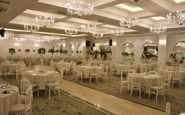 Gold Salon
