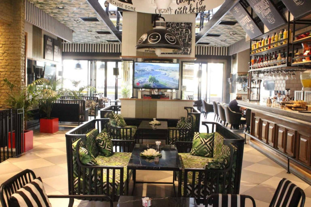 Raff Lounge Cafe & Restaurant
