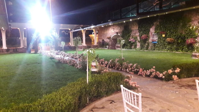 Risus Wedding