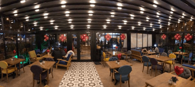 Cafe’de 7 Lounge & Bistro