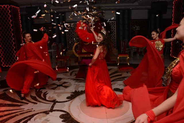 Elisa Davet ve Balo Salonları