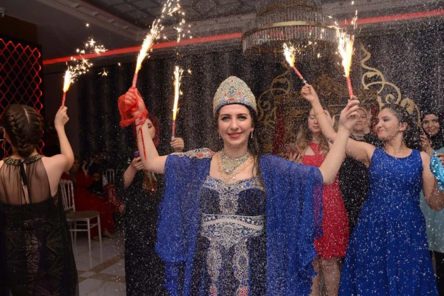 Elisa Davet ve Balo Salonları