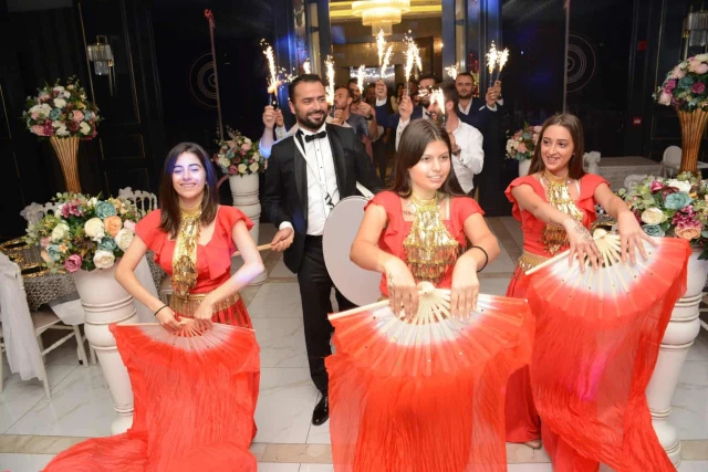 Elisa Davet ve Balo Salonları