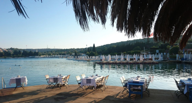 Tren Beach Club
