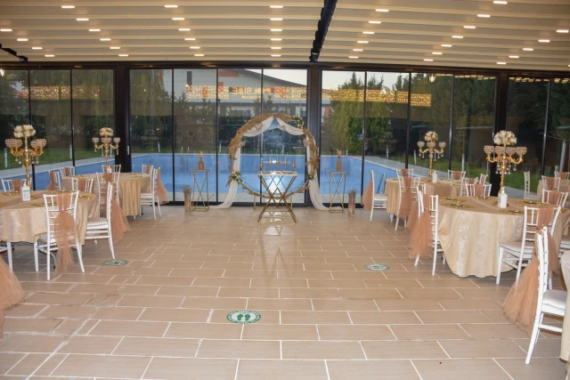 Poolside Bahçeşehir