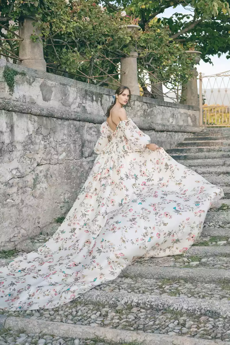 monique-lhuillier-wedding-dresses-fall-2020-16-69206efc40e74bdfb367b16ed422e1d4