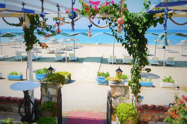 gumuldur-mavi-deniz-otel-balayi-menderes-izmir-7