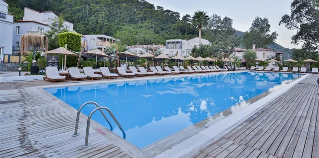 Adaköy Marina Hotel