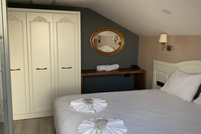 White Golden Suite Hotel