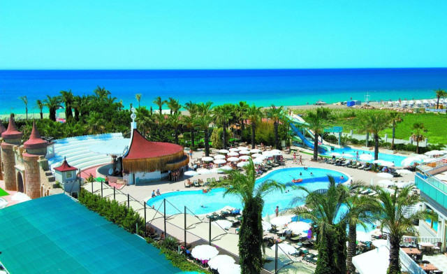 Aydınbey Famous Resort Hotel