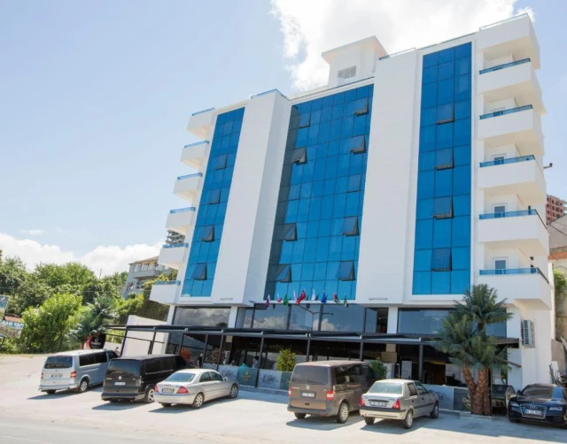 Royal Life Exclusive Hotel