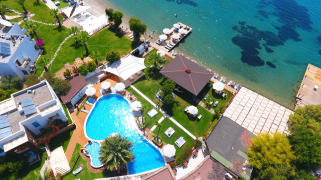 Costa Luvi Hotel & Suites