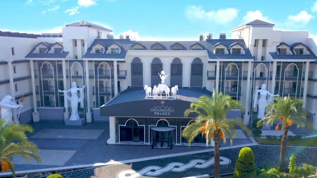Dream World Palace Side