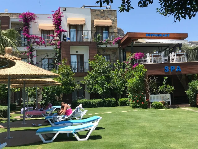 Liona Hotel