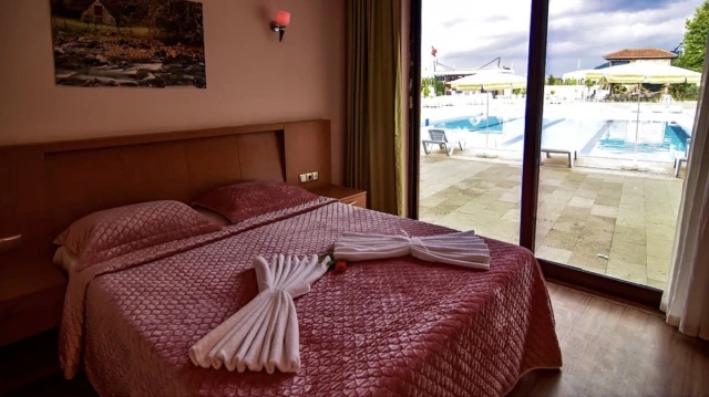 Sandal Hotel