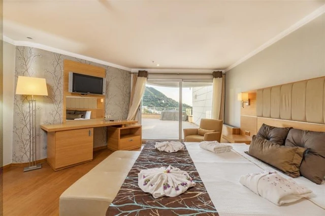 Maira Deluxe Resort Hotel