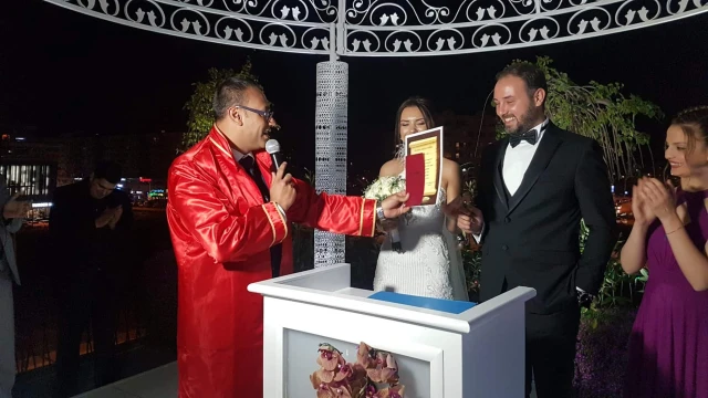 Tiyatral Nikah Sanatçısı