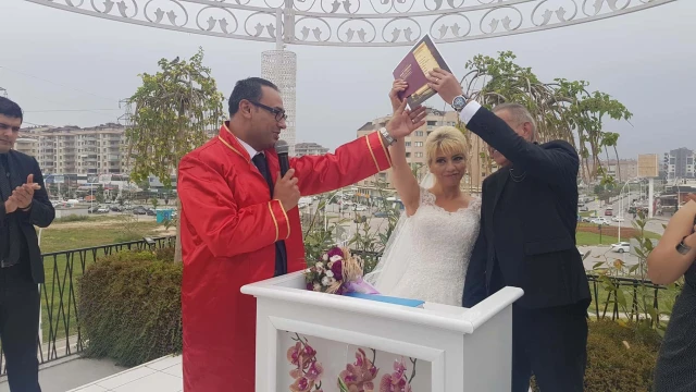 Tiyatral Nikah Sanatçısı