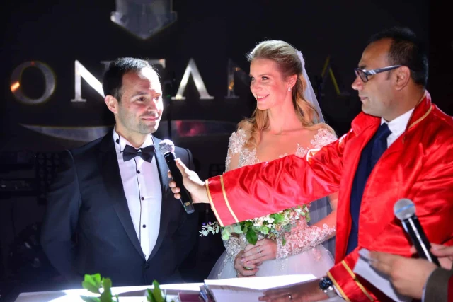 Tiyatral Nikah Sanatçısı