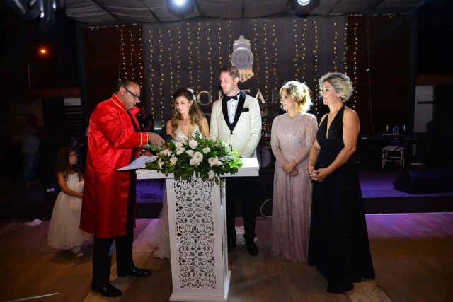 Tiyatral Nikah Sanatçısı