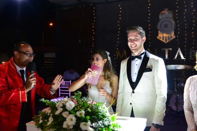 Tiyatral Nikah Sanatçısı