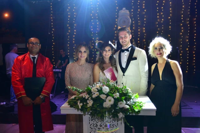 Tiyatral Nikah Sanatçısı