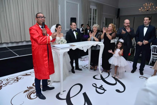 Tiyatral Nikah Sanatçısı