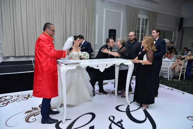 Tiyatral Nikah Sanatçısı