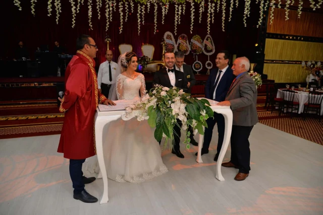 Tiyatral Nikah Sanatçısı