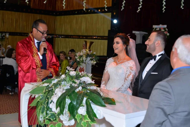 Tiyatral Nikah Sanatçısı