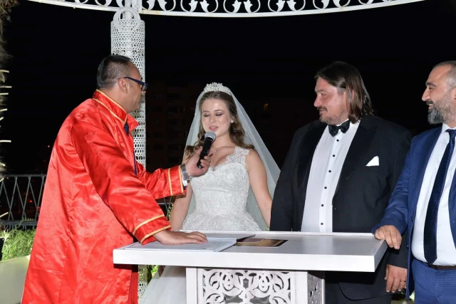 Tiyatral Nikah Sanatçısı