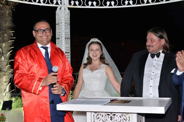 Tiyatral Nikah Sanatçısı