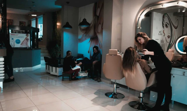 Salon Bangs
