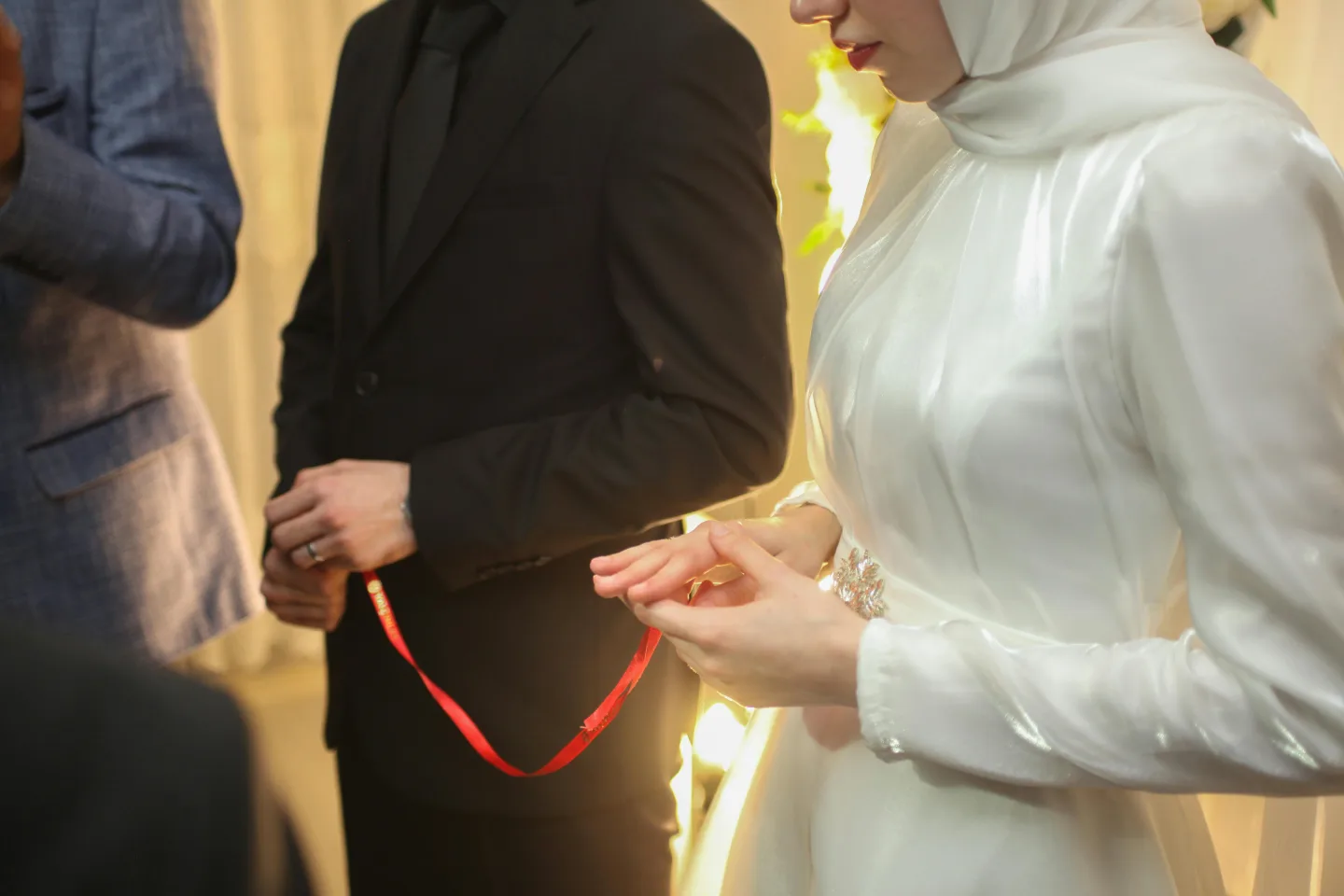 Nişan Konuşması Nasıl Olur? Y&uuml;z&uuml;k Takarken Ne S&ouml;ylenir?
