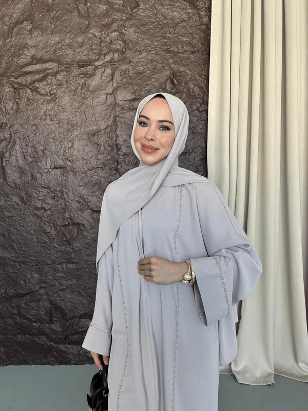 Abaya Se&ccedil;iminde Şıklığı ve Konforu Bir Arada Yakalamanın P&uuml;f Noktaları