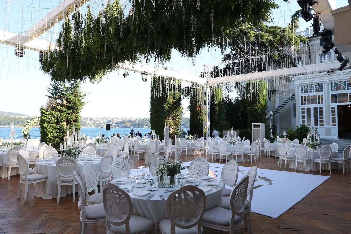 İstanbul Boğaz Manzaralı D&uuml;ğ&uuml;n Mekanları